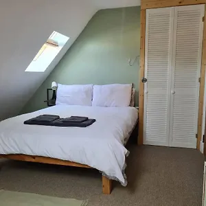 6 En-suite Bedrooms; Garden; Driveway;pet Friendly Holiday home Bournemouth